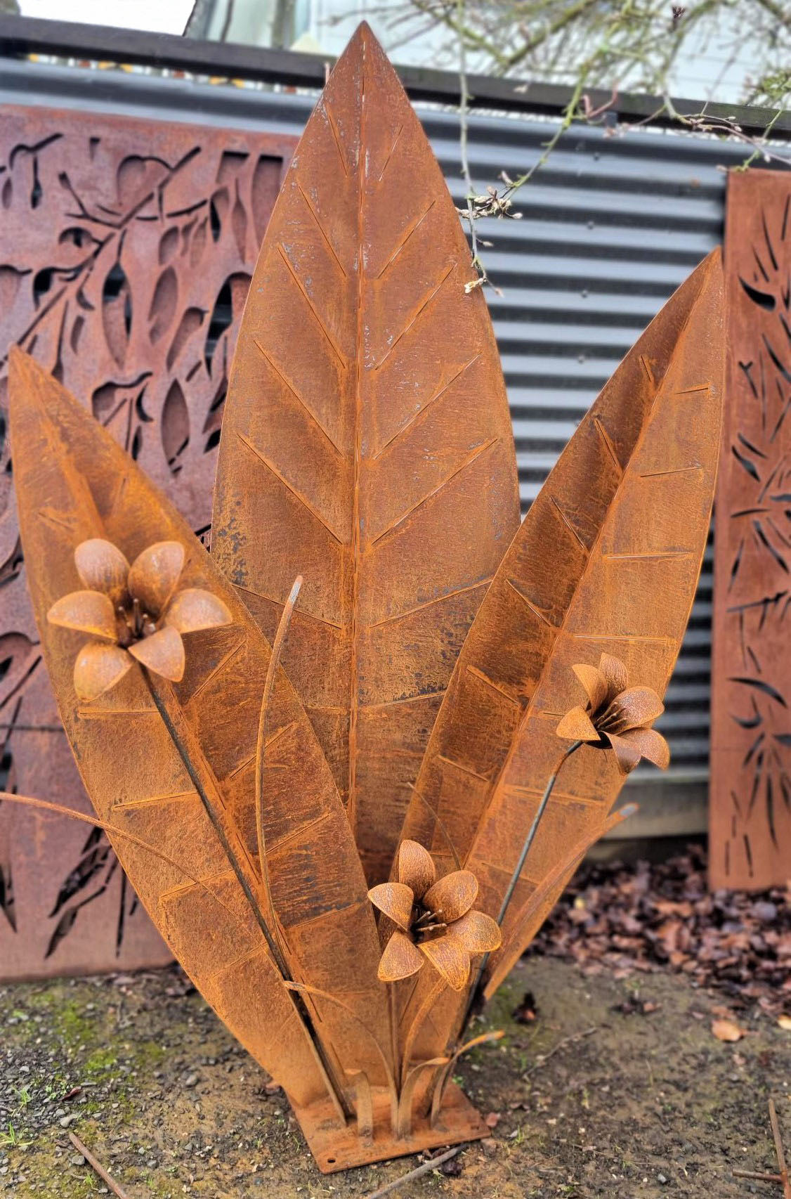 THREE LEAF AND FLOWERS METAL ART