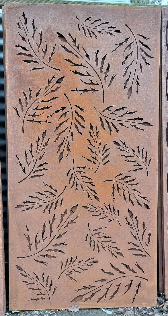 AUTUMN LEAVES SMALL RUST SCREEN 0.9M X 1.8M